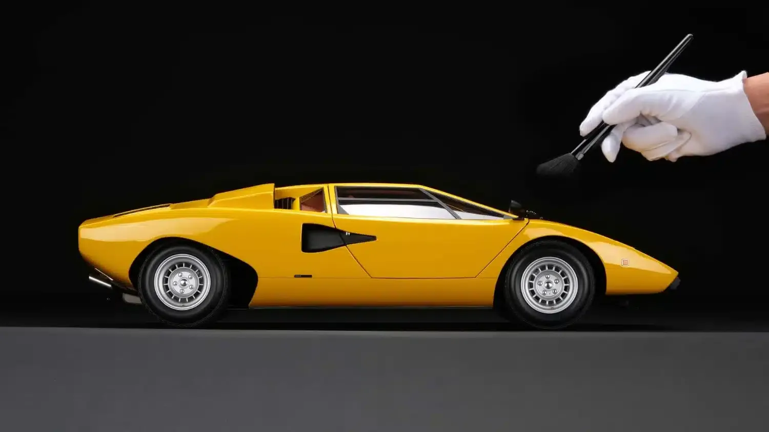 1 8 scale lamborghini countach lp400 by amalgam