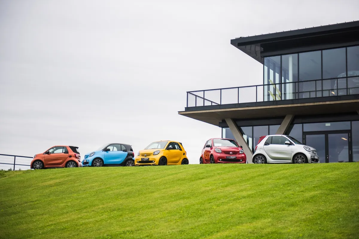 15annidimodelliesclusivismartbrabus6