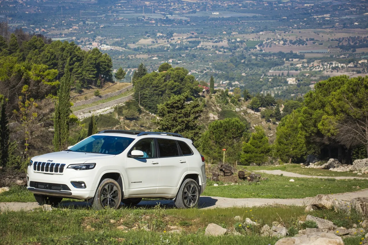 180912 jeep cherokee 04