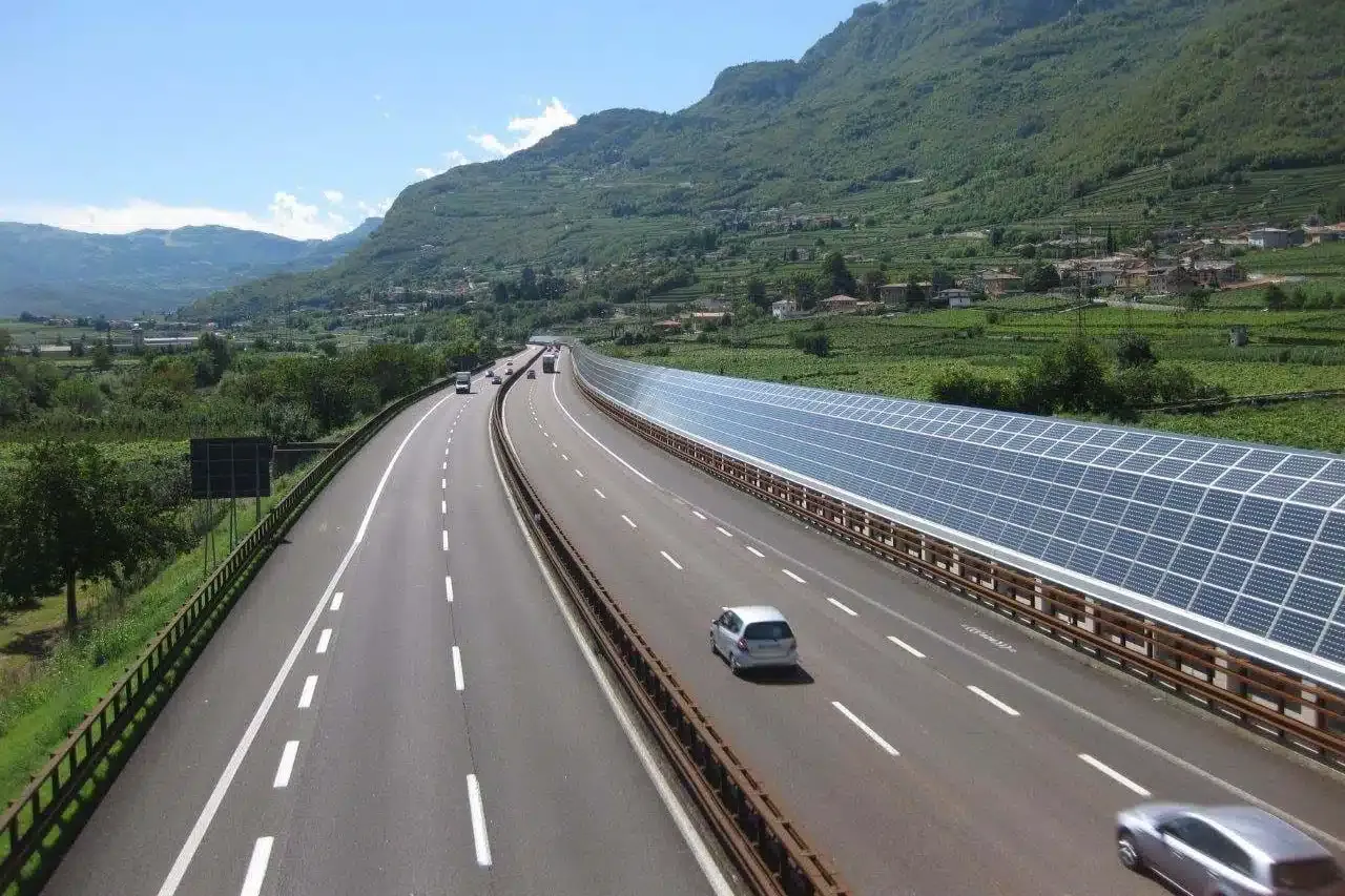 2009 barriera fotovoltaica antirumore isera 15