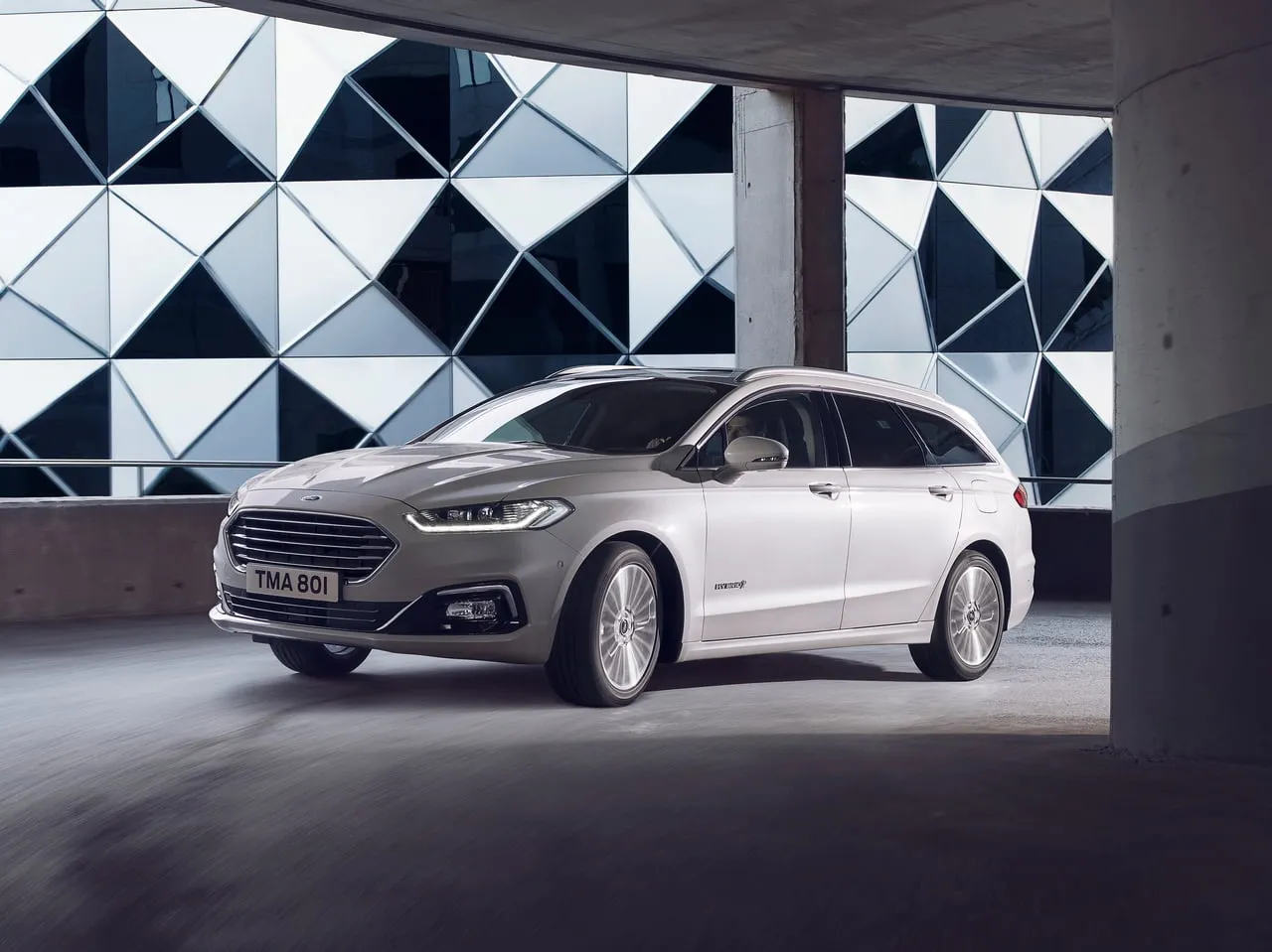 2019fordmondeo hybrid 01