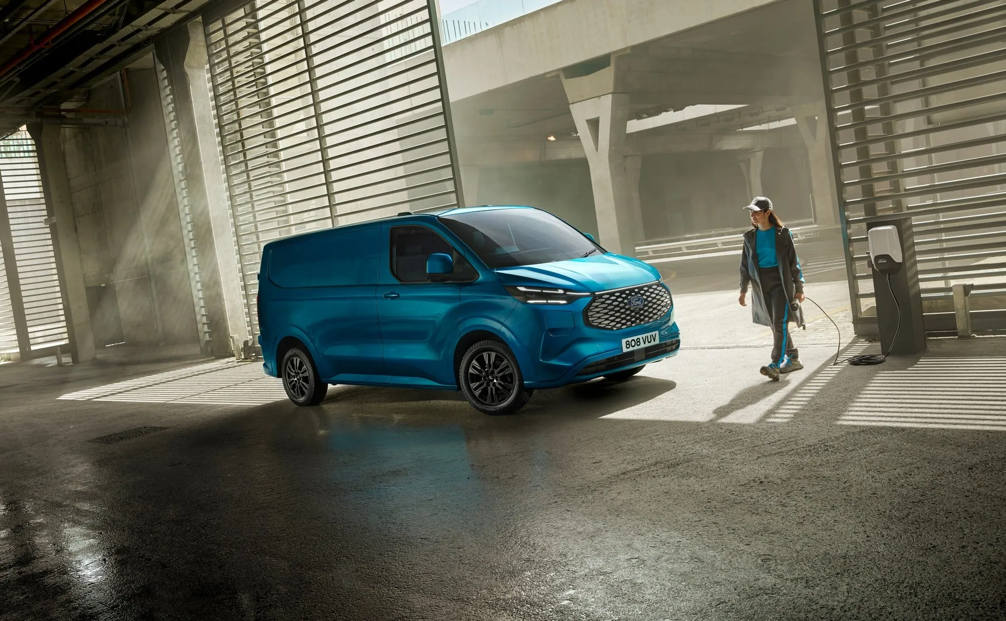 2022 ford e transit custom 03