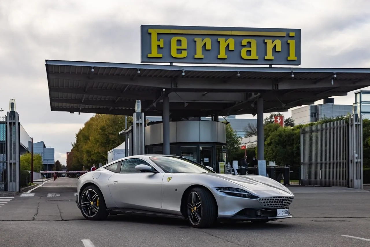 210074 car esperienza ferrari maranello
