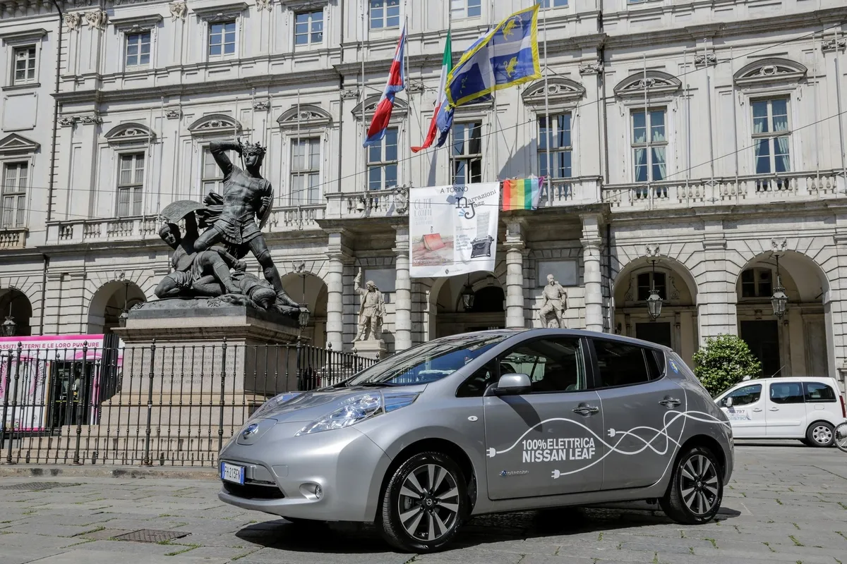 426190060 nissan leaf al servizio della citt di torino