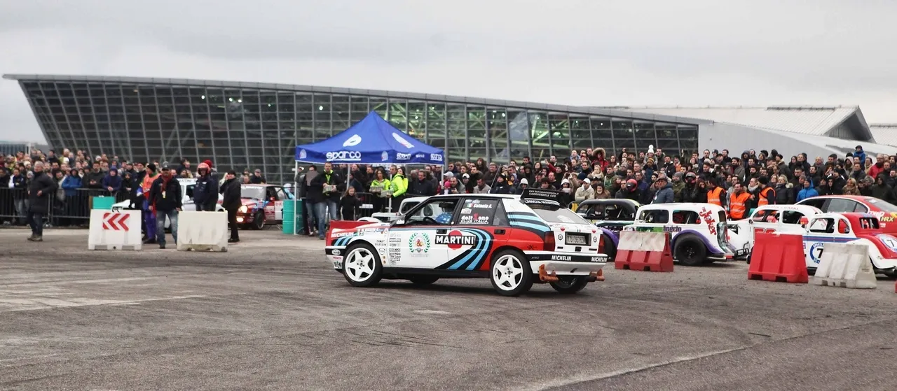 8c5858cd81829ea32bef2a7c35bf74e4