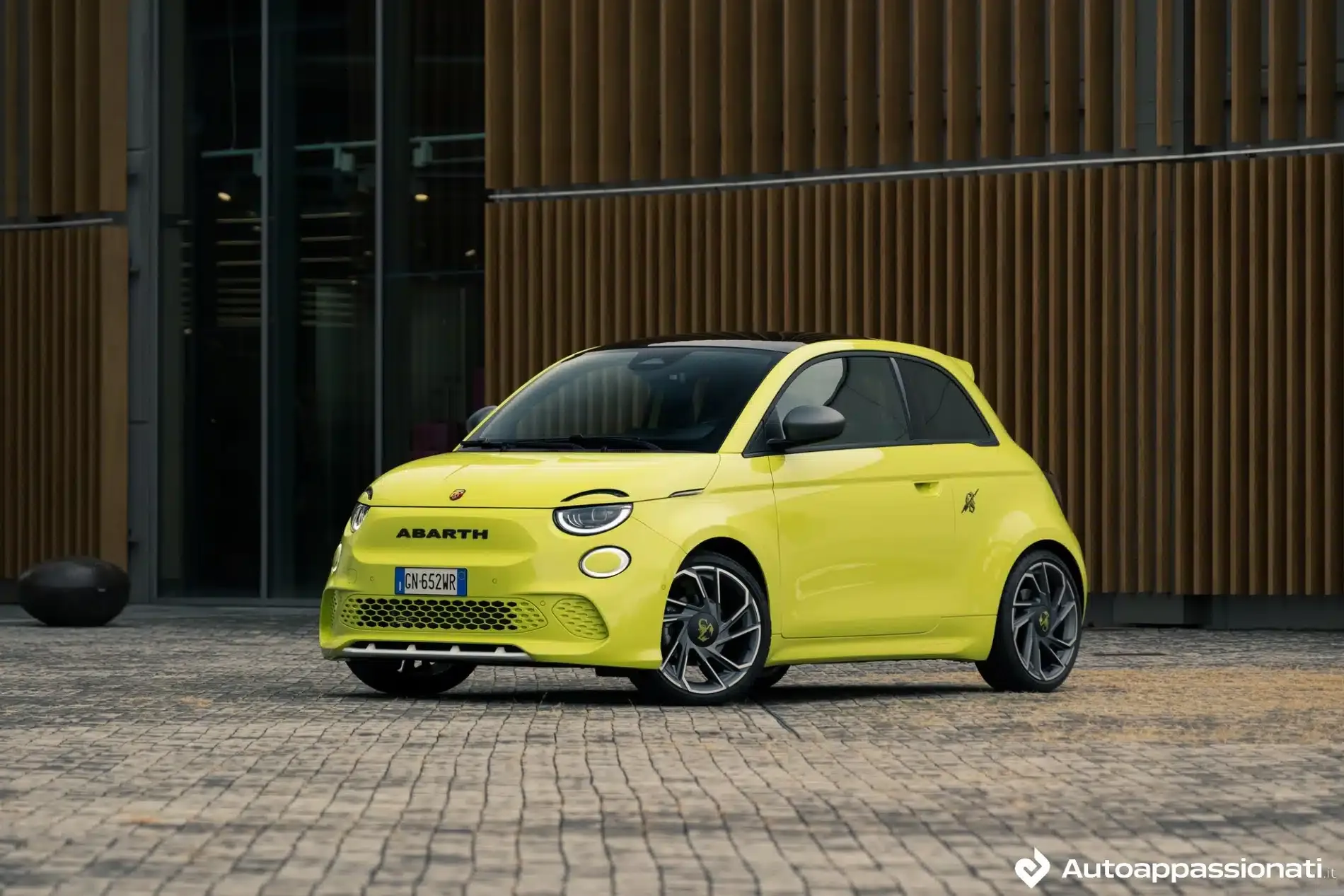 abarth 500e 04