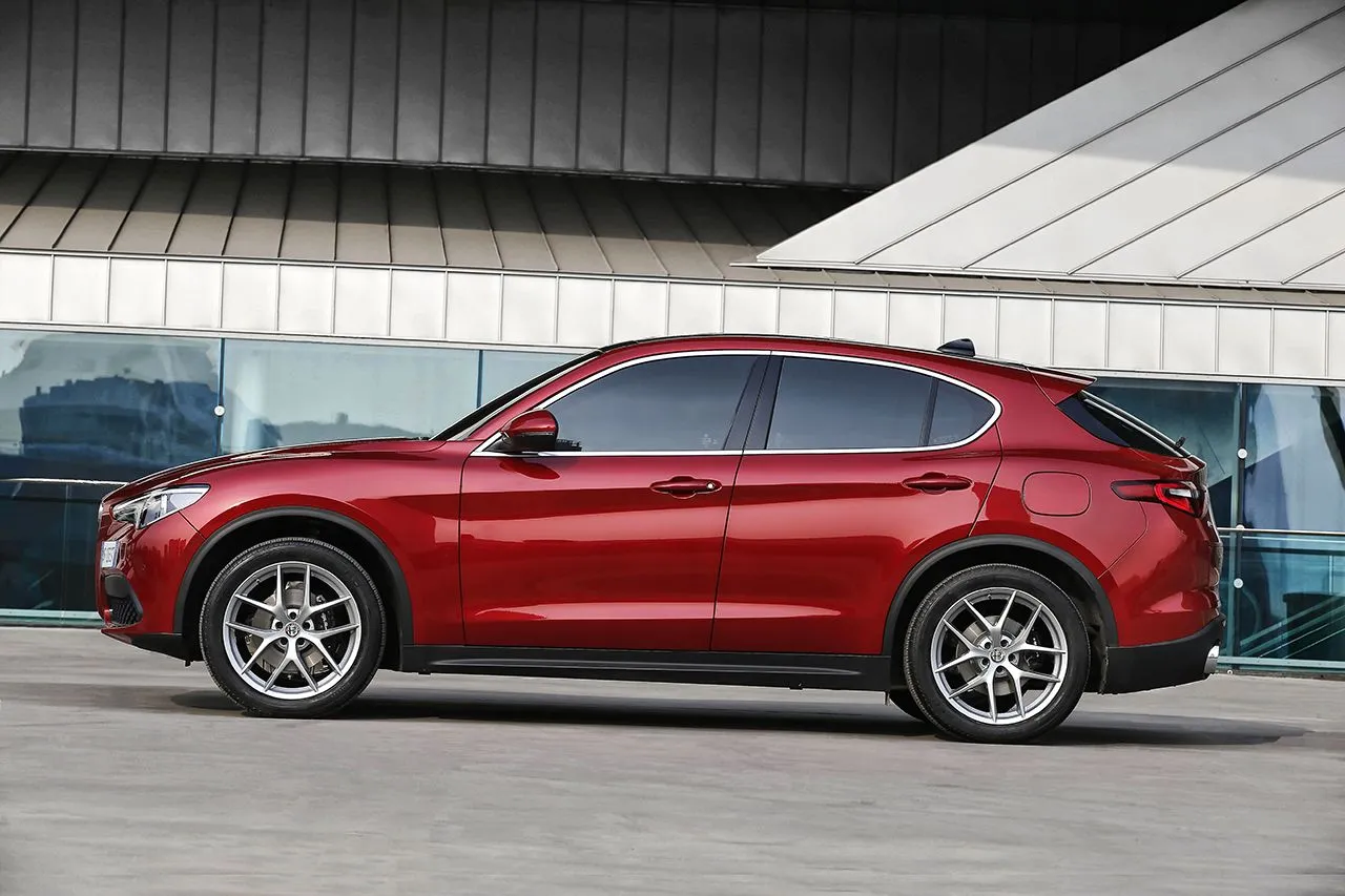alfa romeo stelvio 18