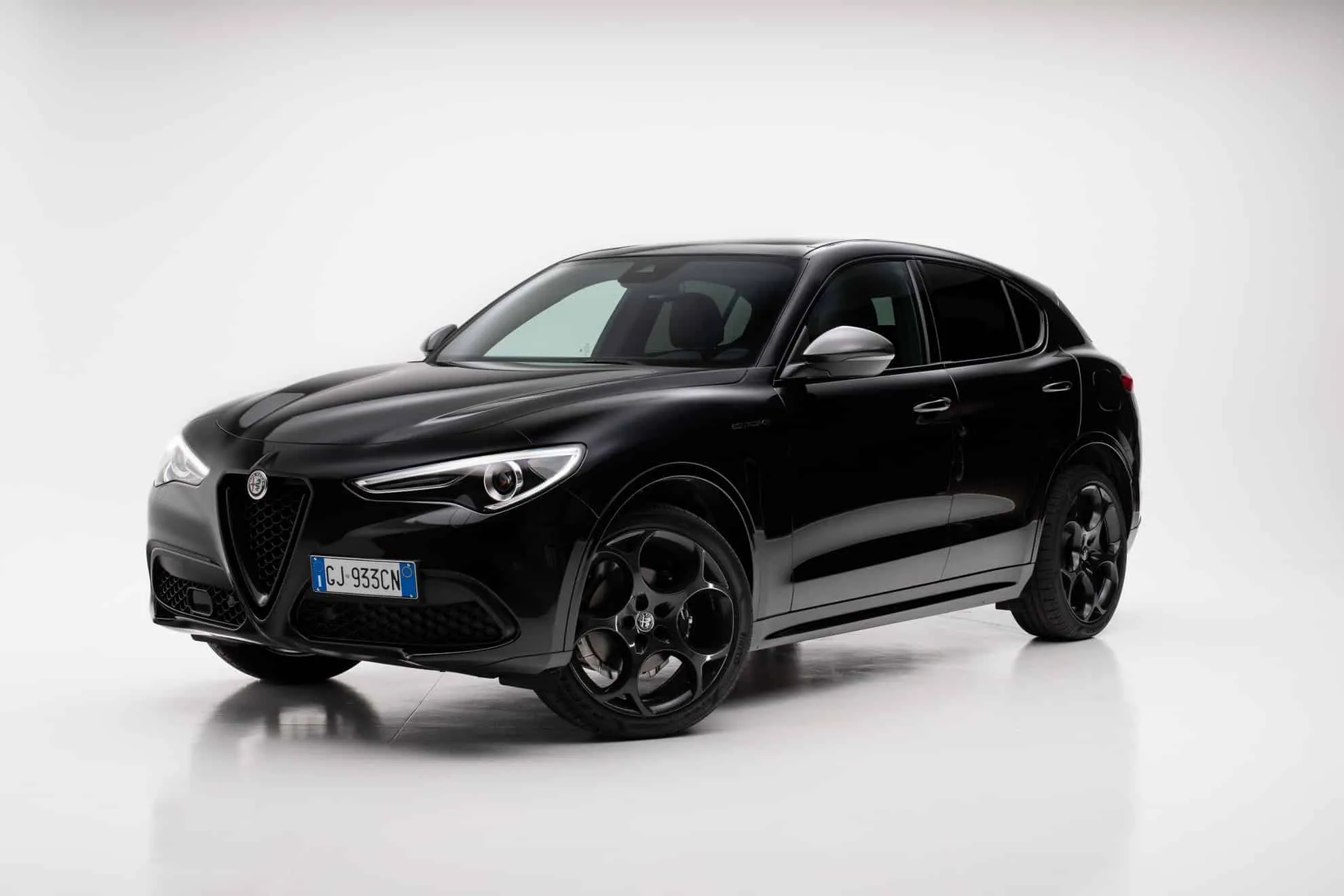 alfa romeo stelvio estrema 01