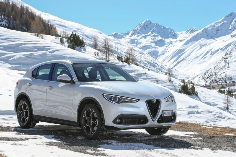 alfa romeo stelvio porteaperte