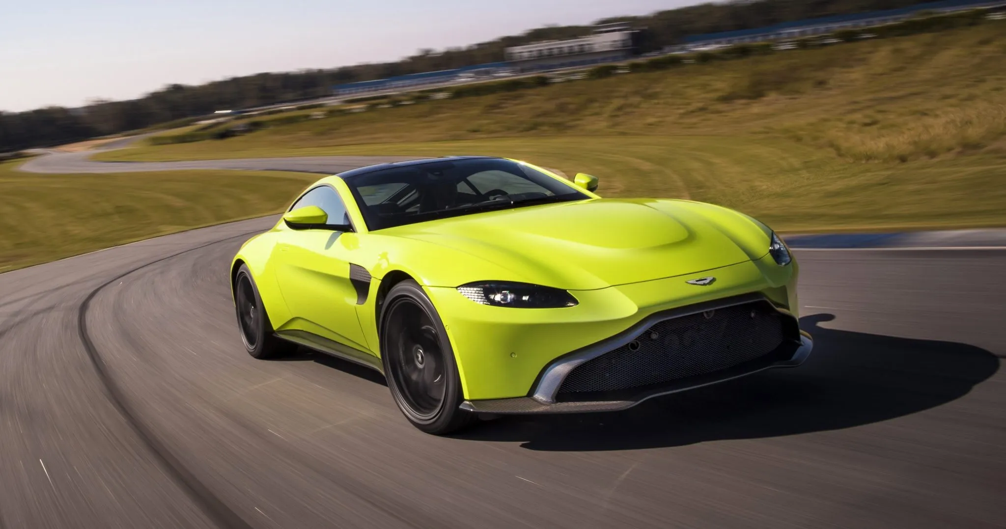 aston martin vantage 2018 02
