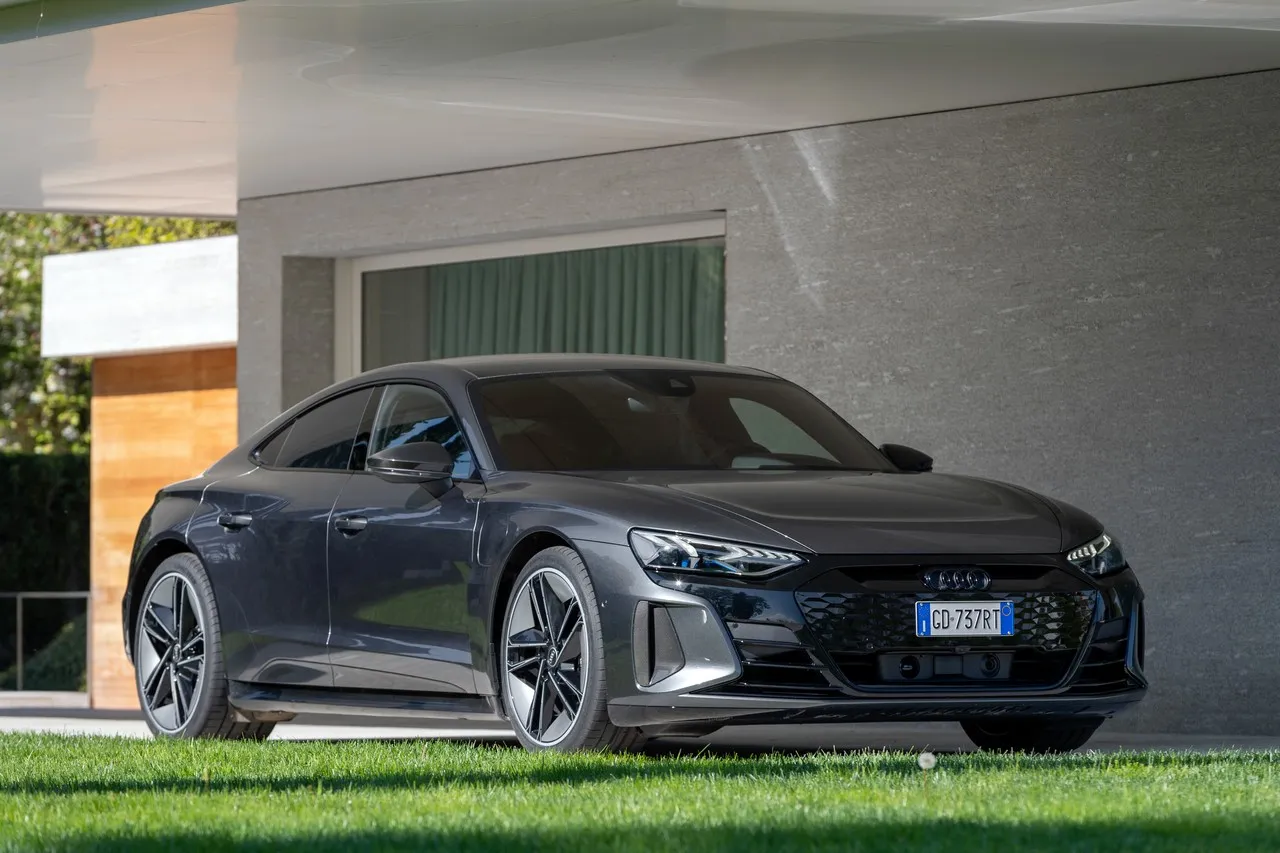 audi rs e tron gt statica 37