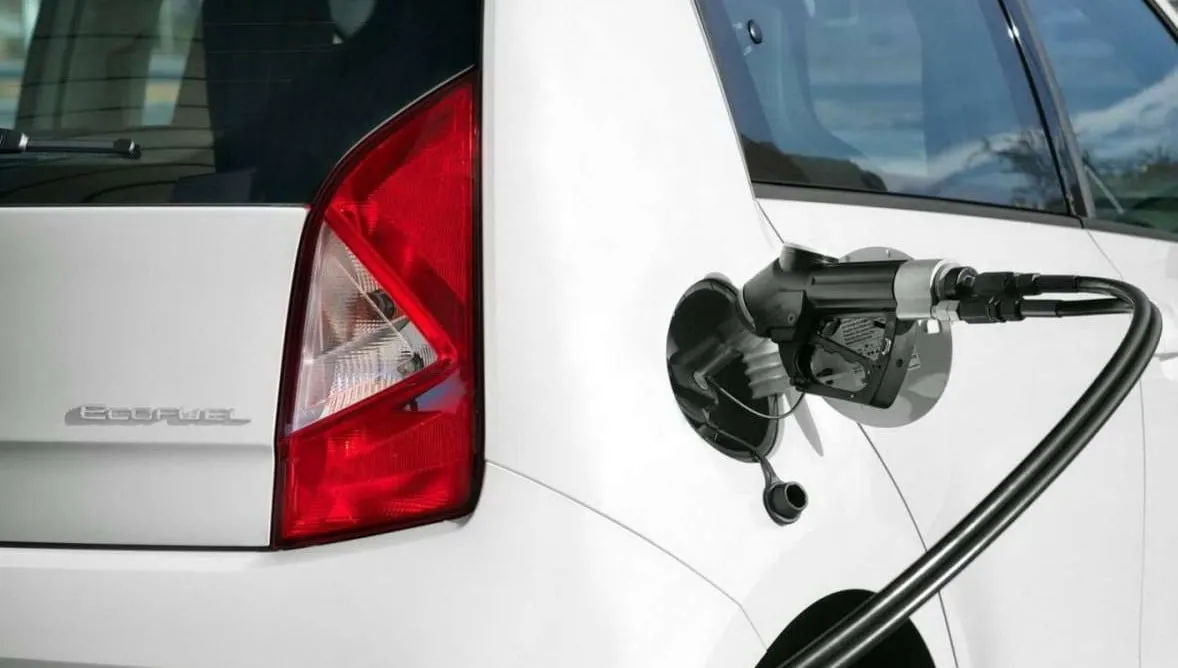 auto a metano rifornimento