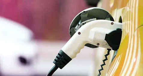 auto elettrica ricarica