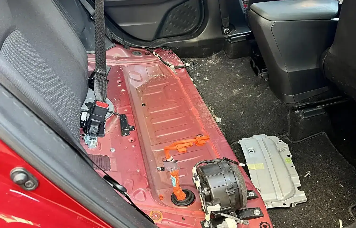 auto ibrida batteria furto