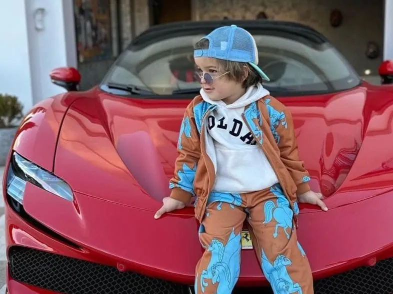bambino 3 anni guida ferrari sf 90