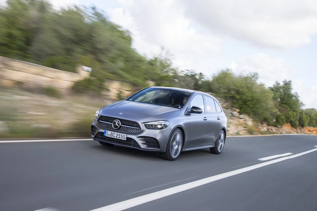 classe b 200 d amg line mountain grey magno1 215467