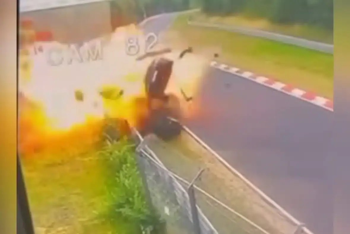 crash nurburgring