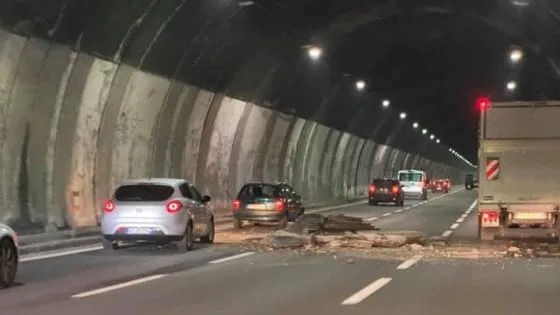 crollo galleria genova