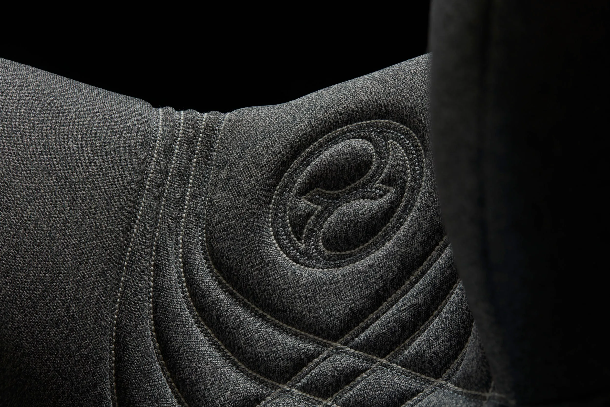 cyb 21 anorist eu campaignimage 19 beautyshot sewn logo detail print medium