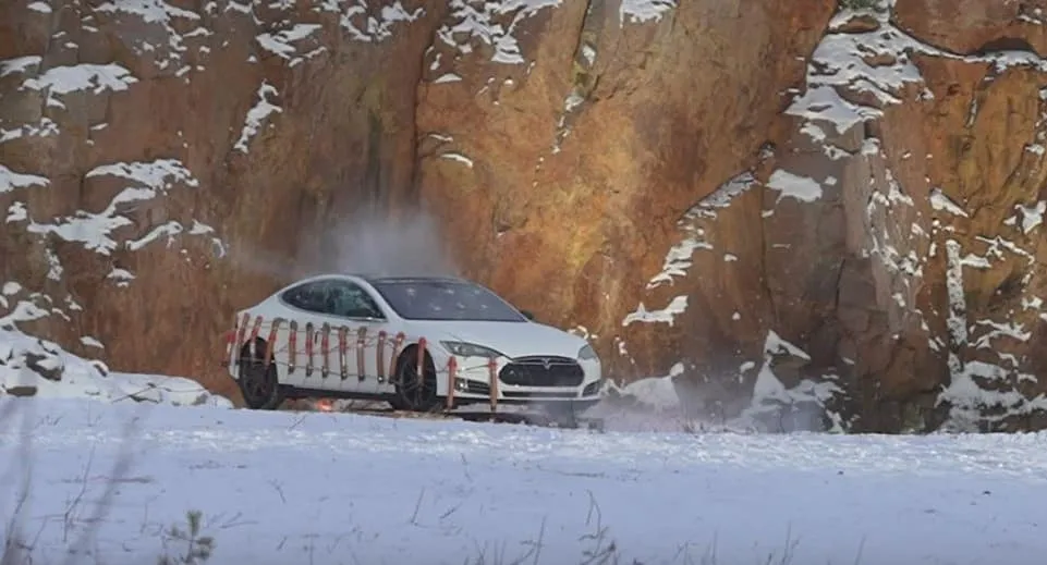 esplosione tesla model s