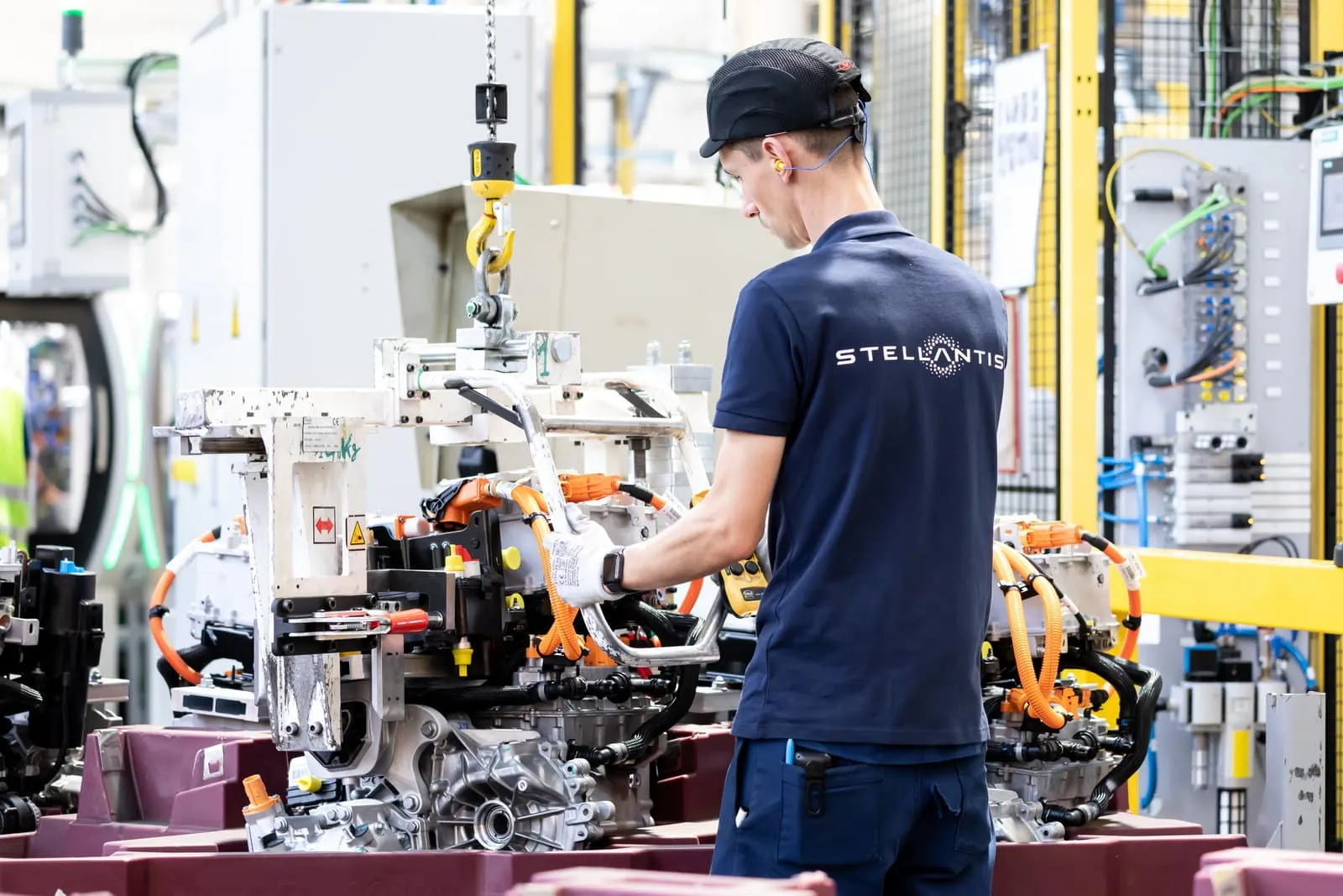 fabbrica stellantis dipendente