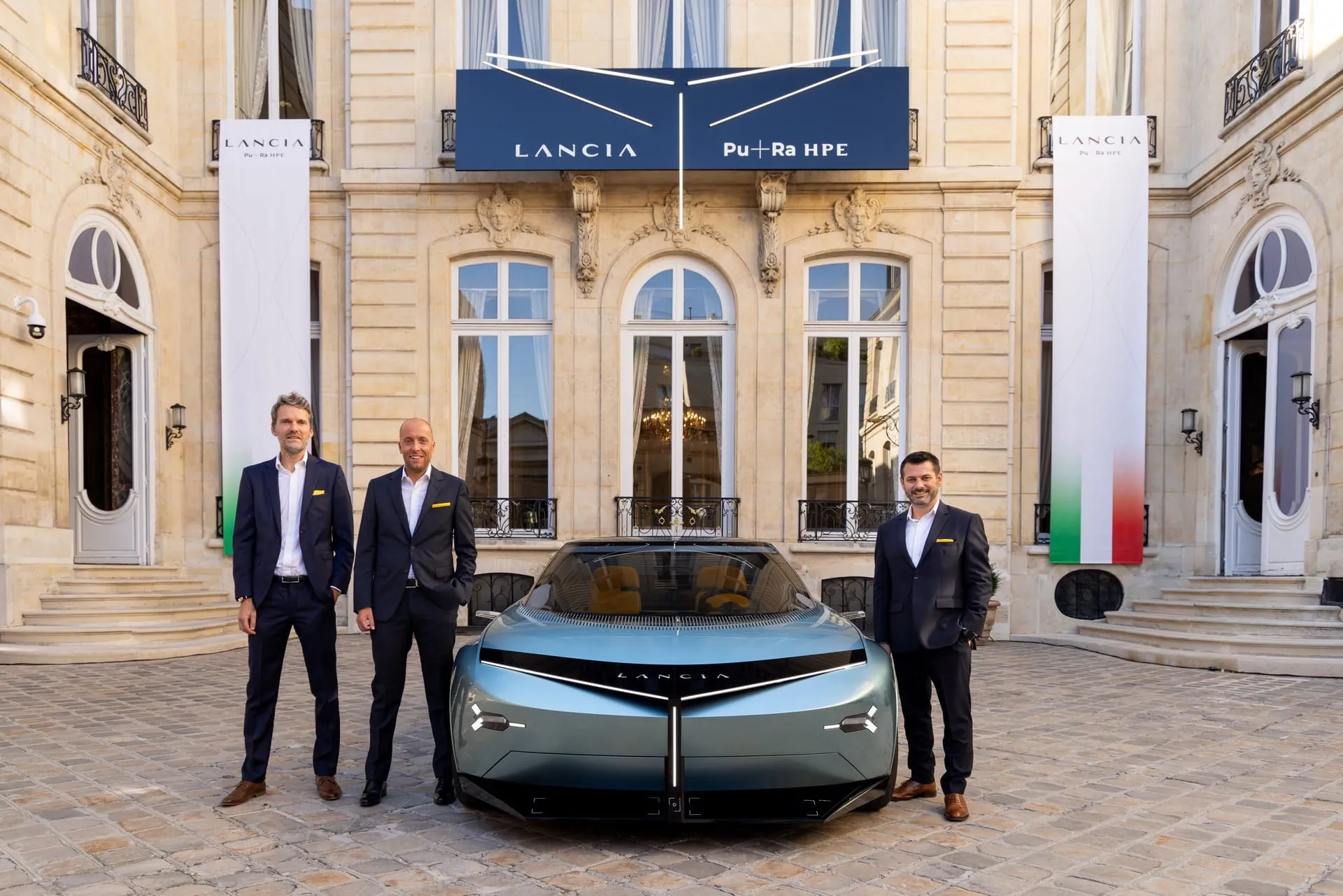 fduvernierlanciaheadofexteriordesigncfusterlanciaheadofmarketingcommunicationjveranylanciapremiumclusterdirector