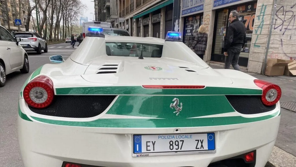 ferrari polizia locale di milano