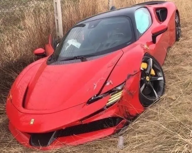 ferrari sf90 stradale incidente 2