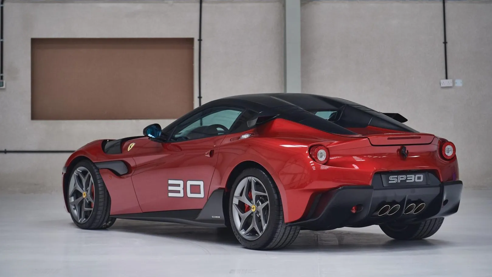 ferrari sp30 posteriore 1