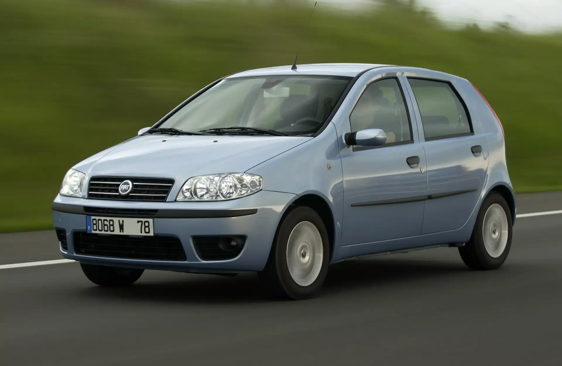 fiat punto 5 door 750