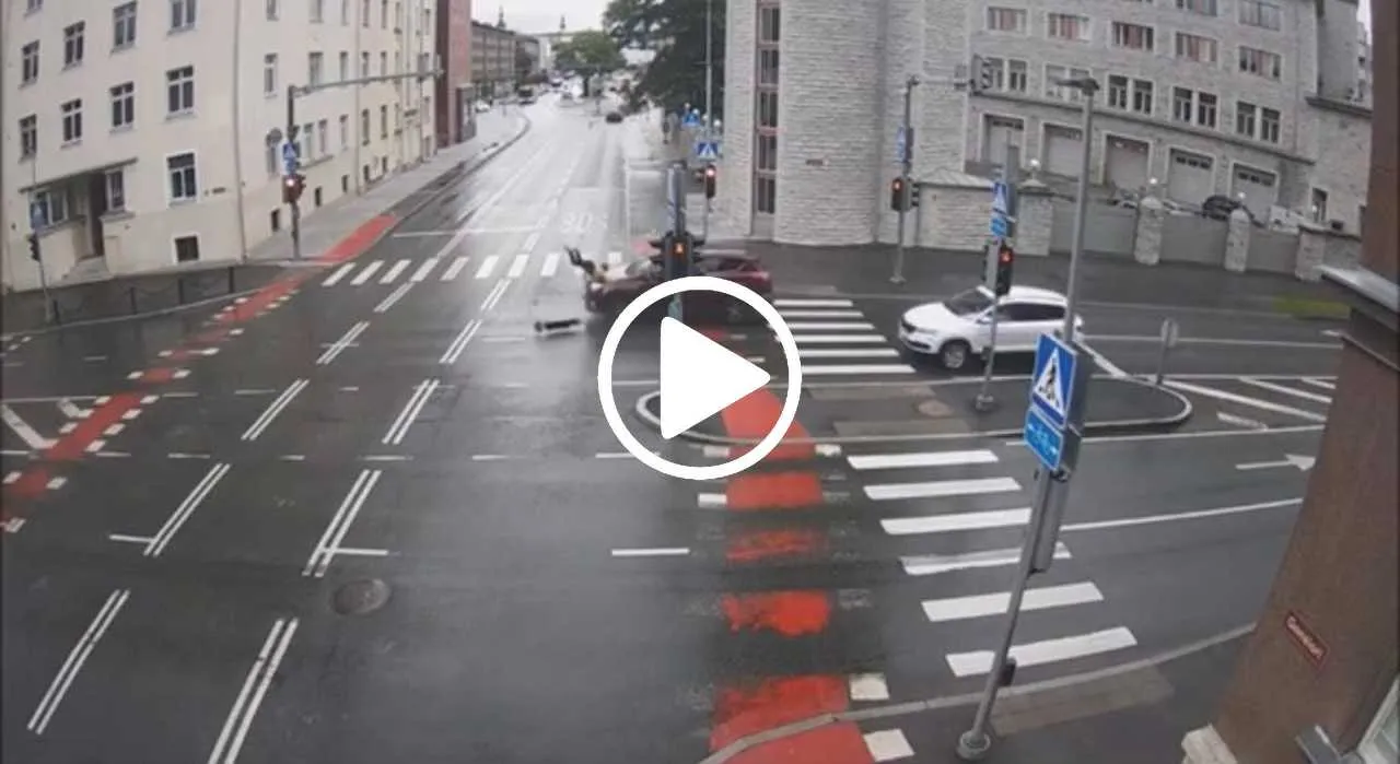 incidente monopattino video