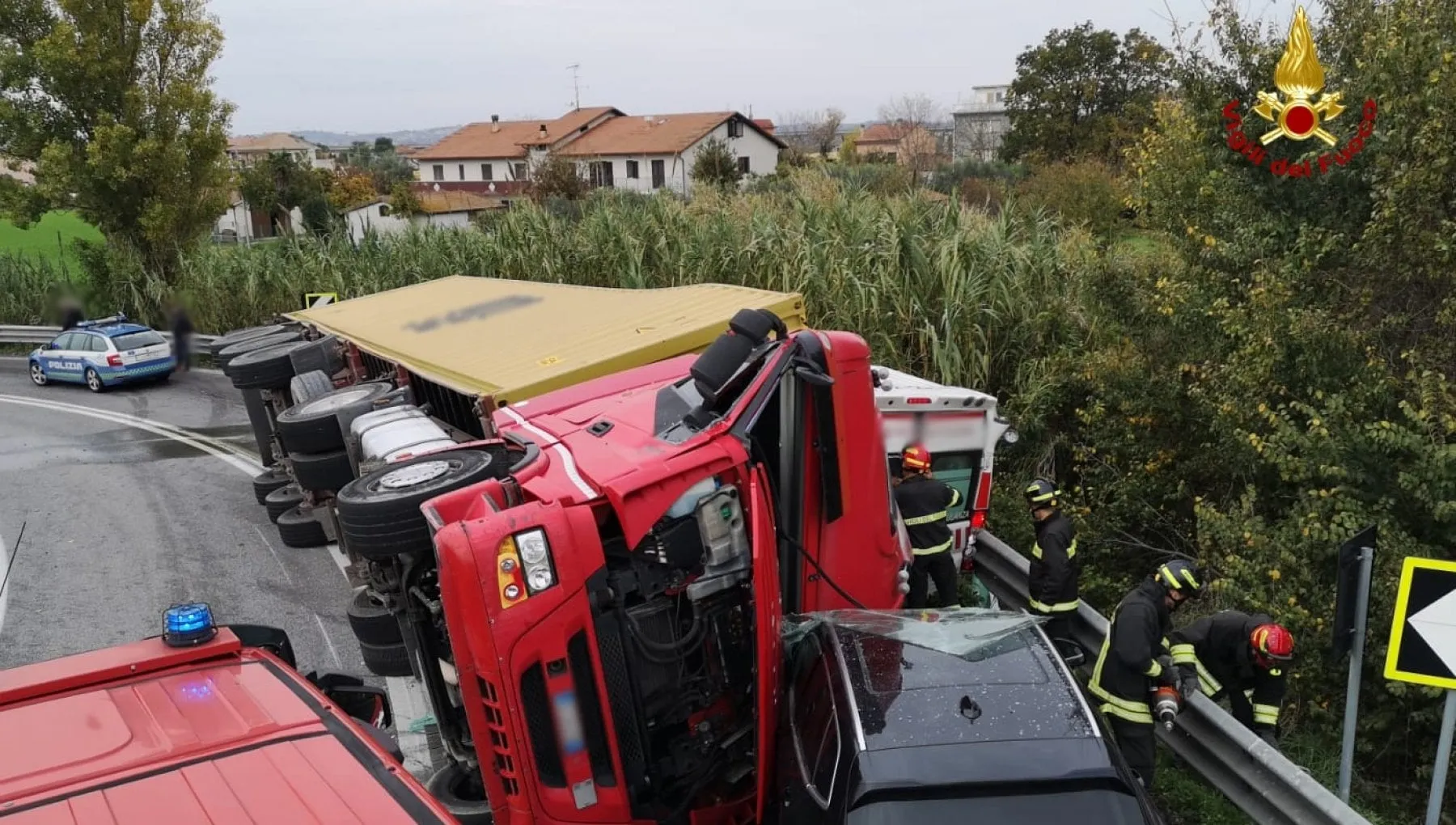 incidnete ancona camion ambulanza