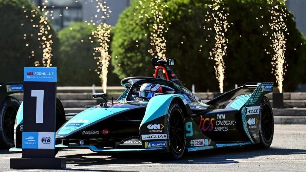 j tcs racing mitchevans win 100422