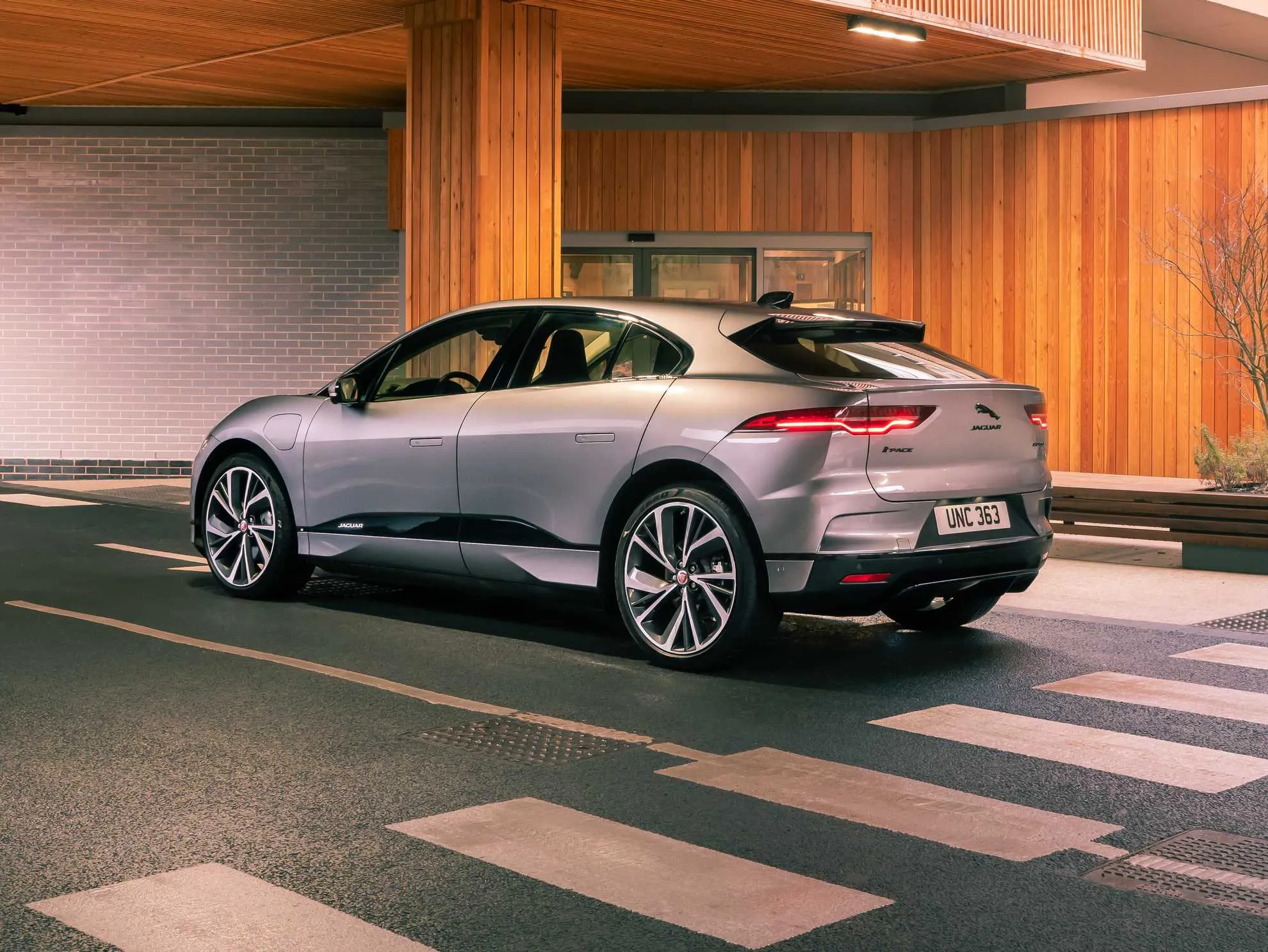 jaguar i pace ev400 awd s black pack 6