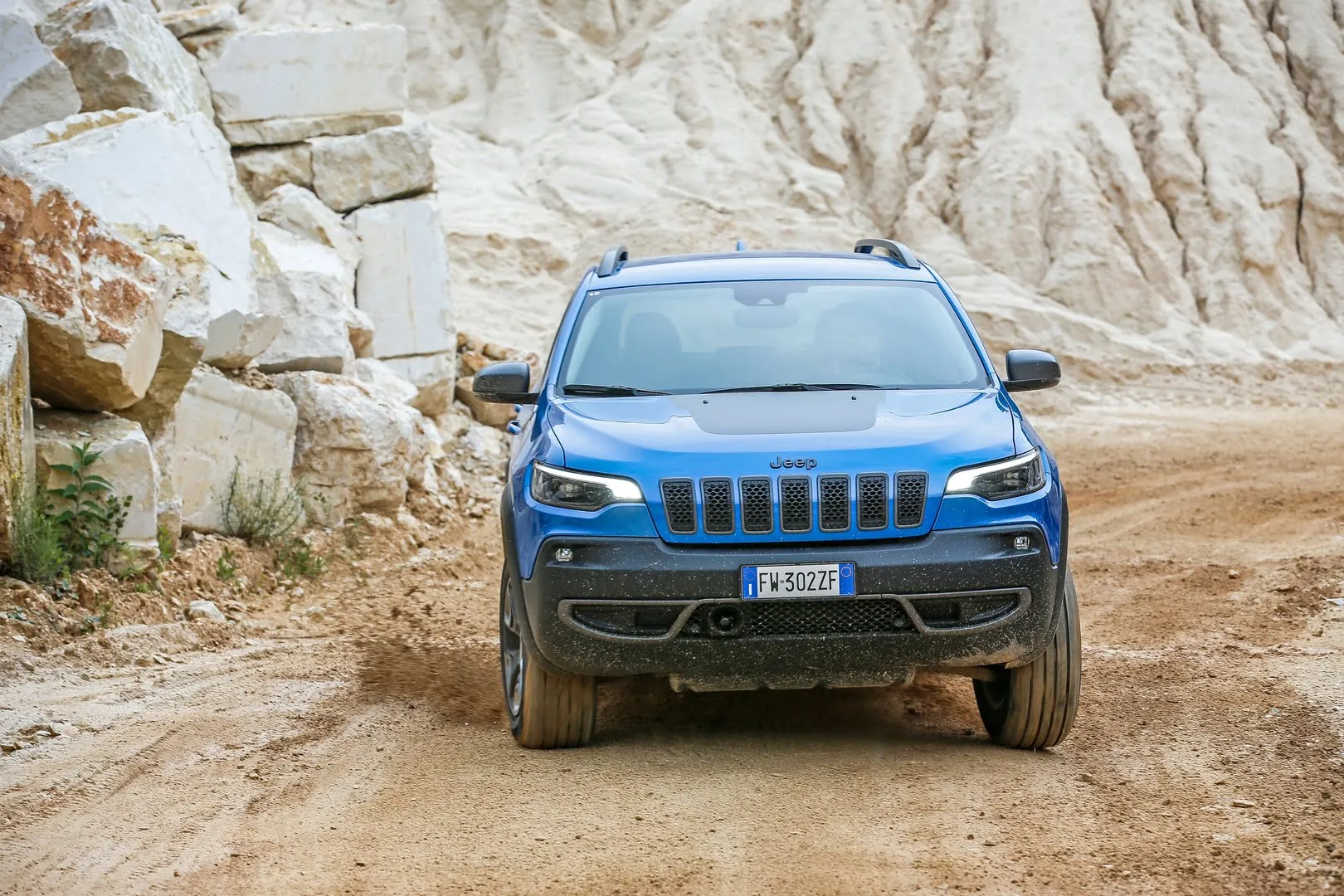 jeep cherokee trailhawk 2019 02