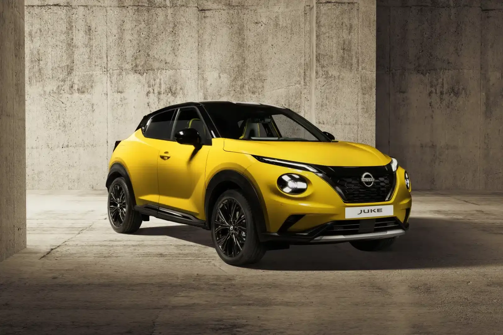 juke mc 2024 exterior iconic yellow body color n sport angled view