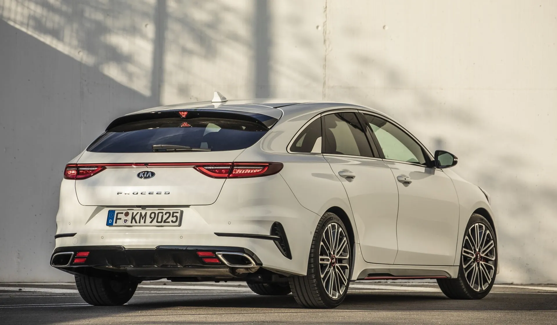 kia proceed gt 105