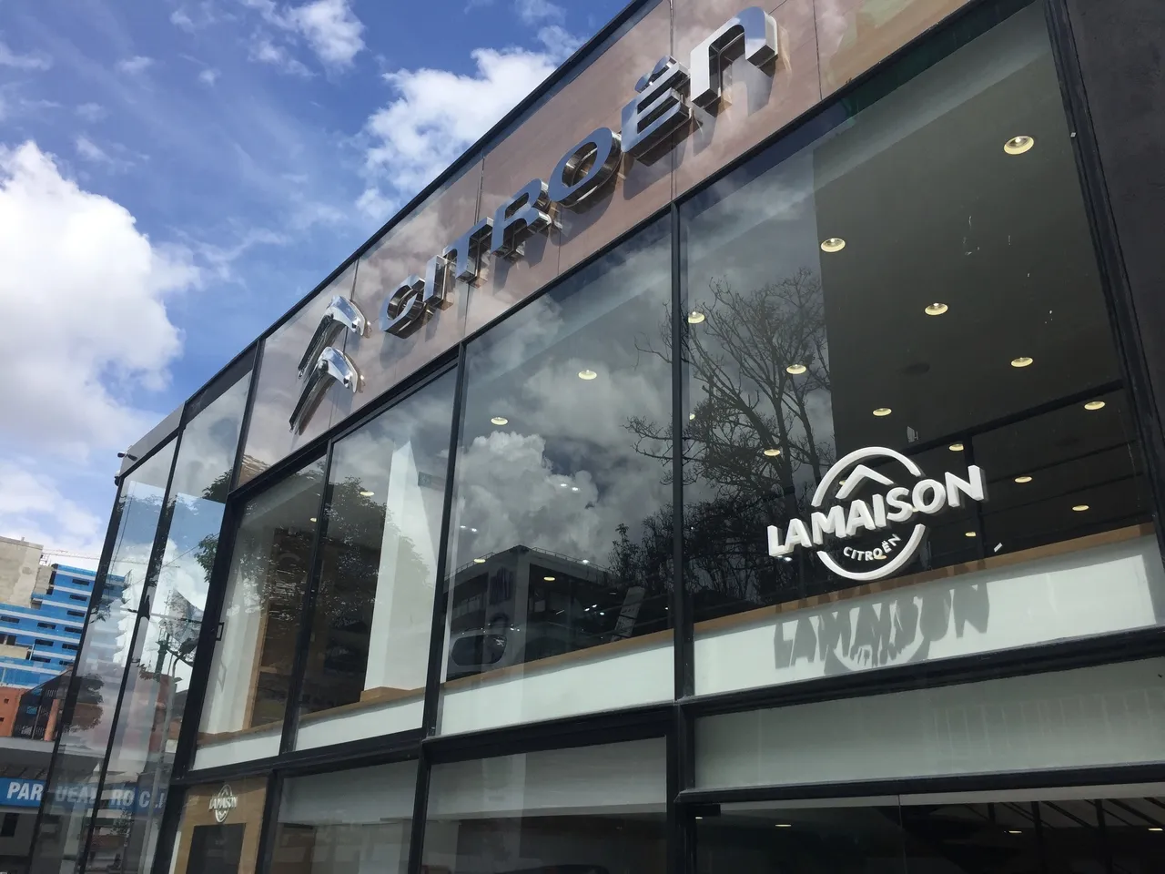 la maison citroen colombie bogota exterieur