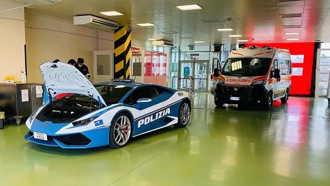 lamborghini huracan polizia trasporto reni da trapiantare 2