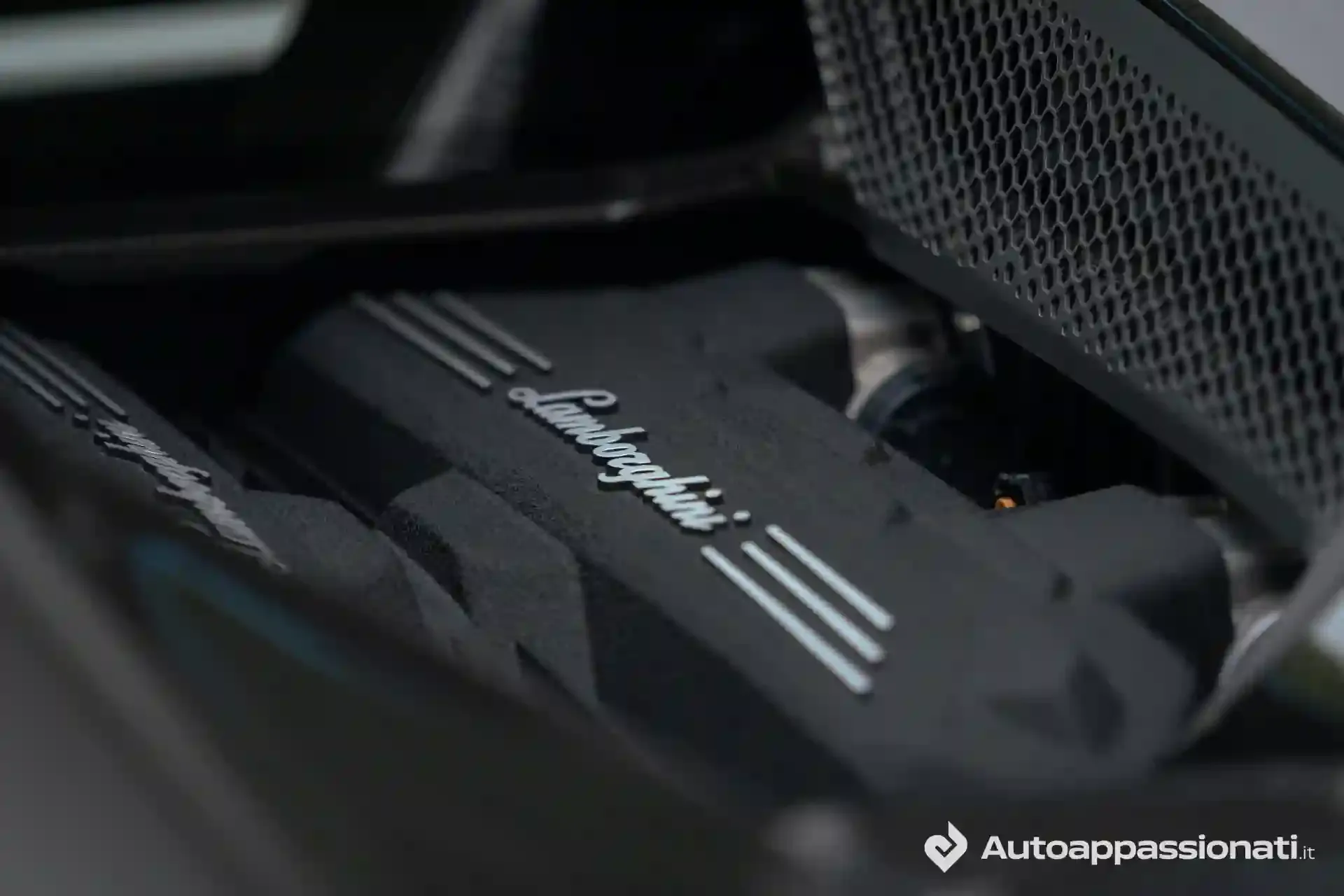 lamborghini revuelto v12 esposto