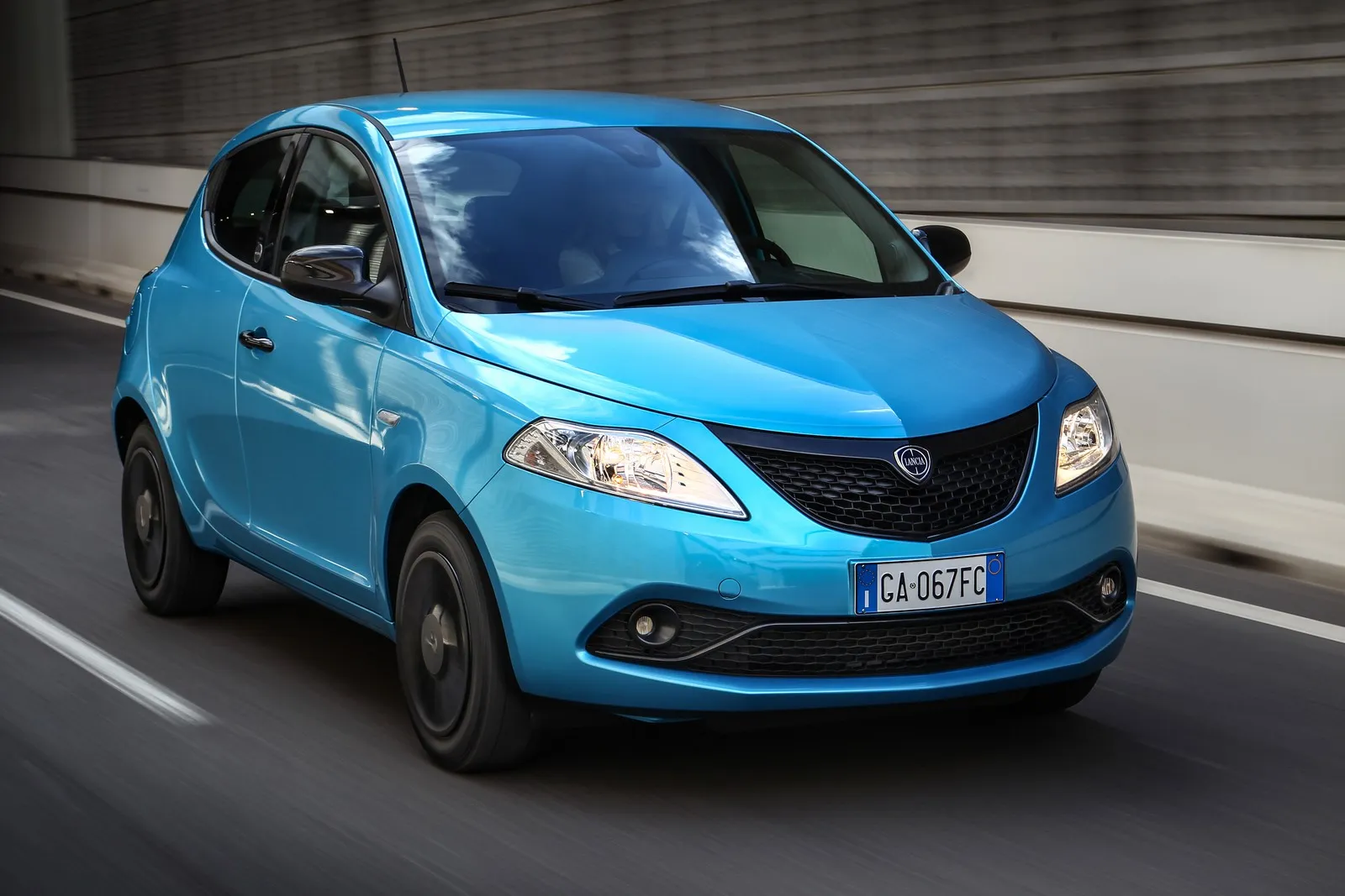 lancia ypsilon hybrid ecochic 12