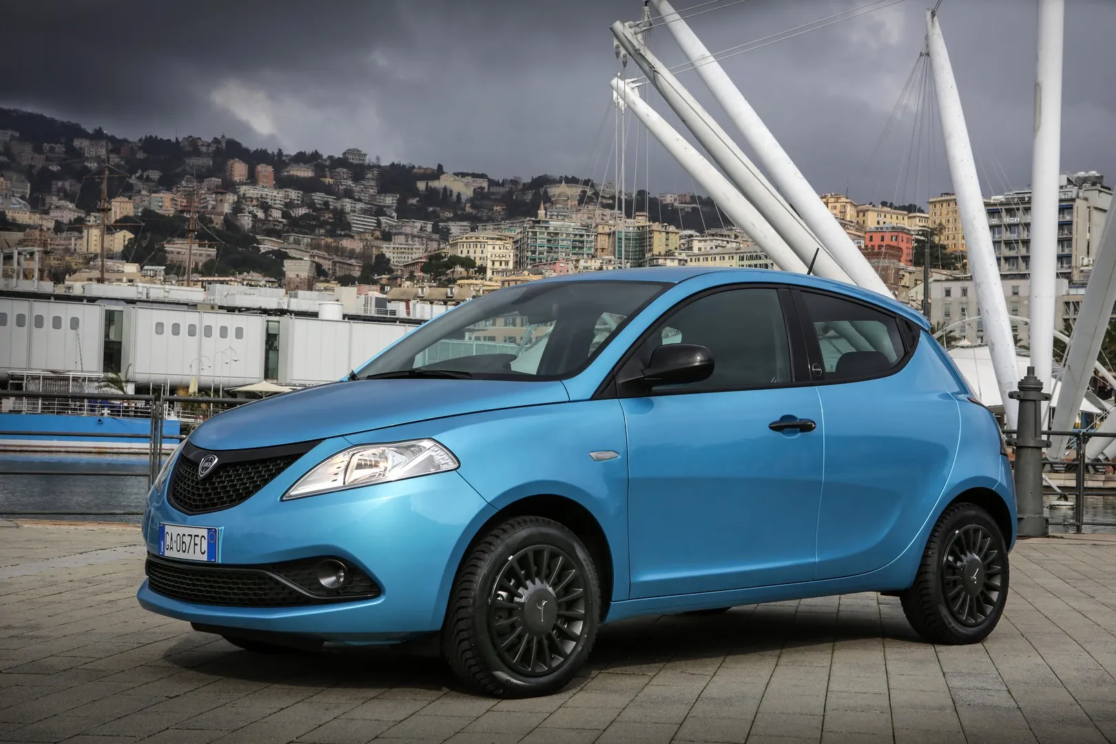 lancia ypsilon hybrid ecochic 8