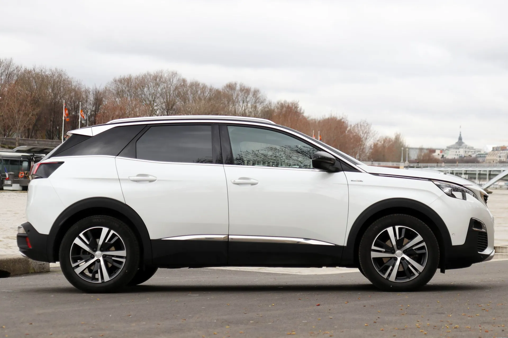 laterale peugeot 3008 2021