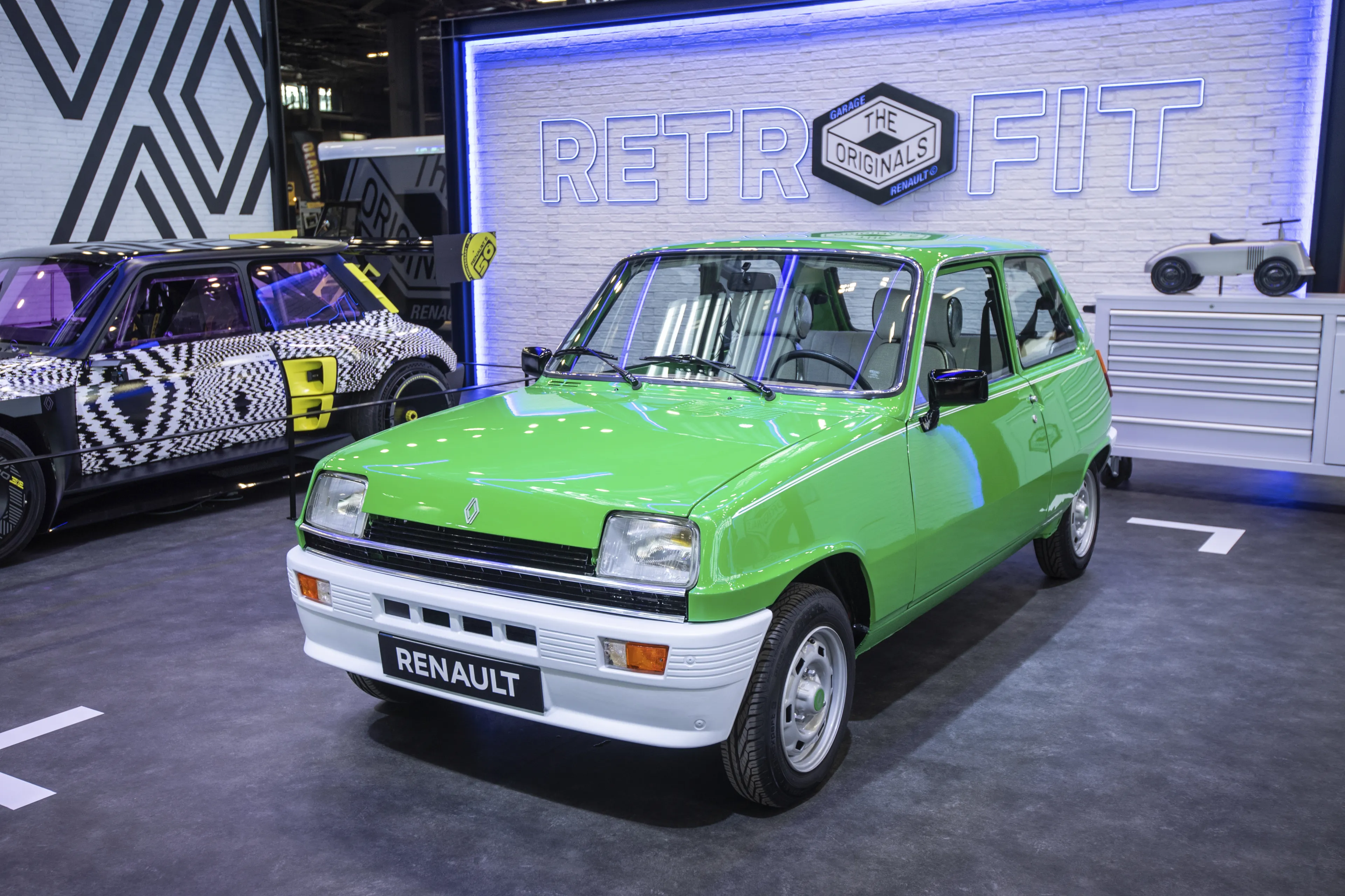 les passionnes peuvent desormais commander leur kit retrofit 100 electrique homologue pour la renault 5