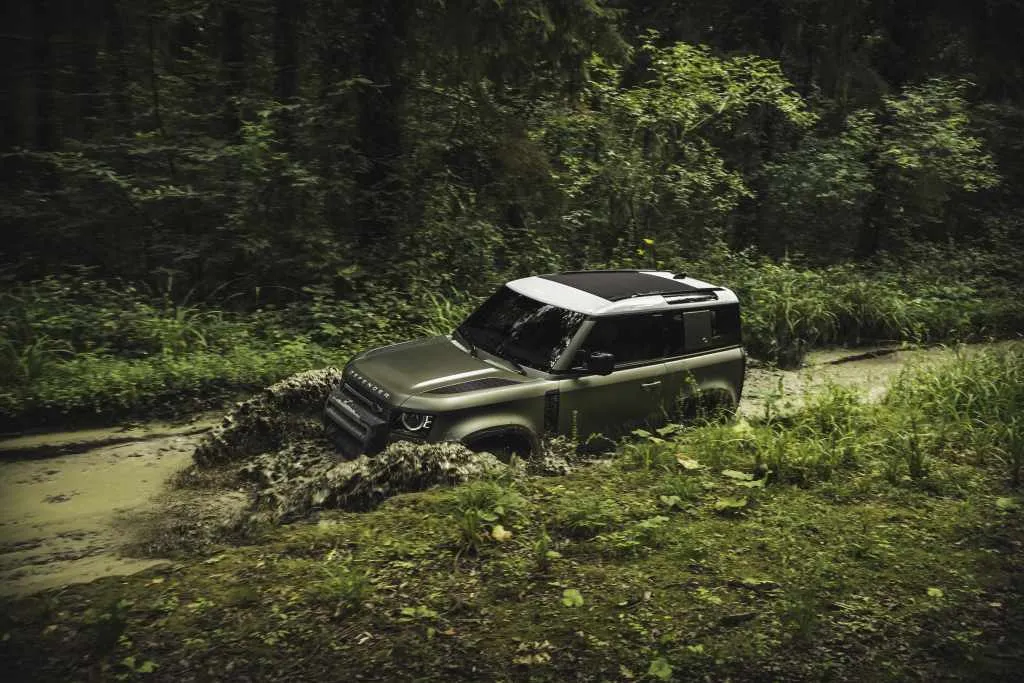 lr def 90 20my off road 100919 37