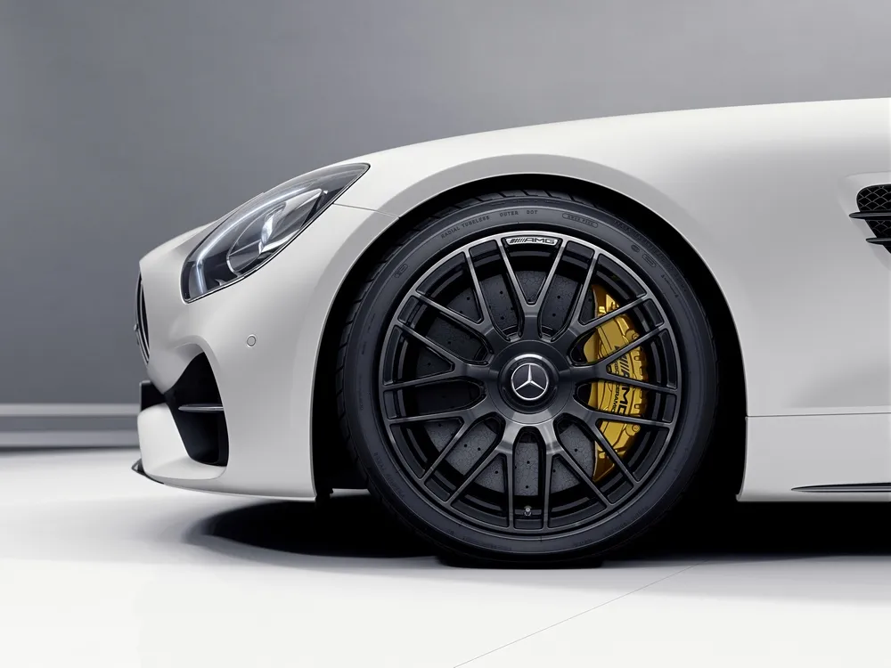 mercedes amg ginevra copertina