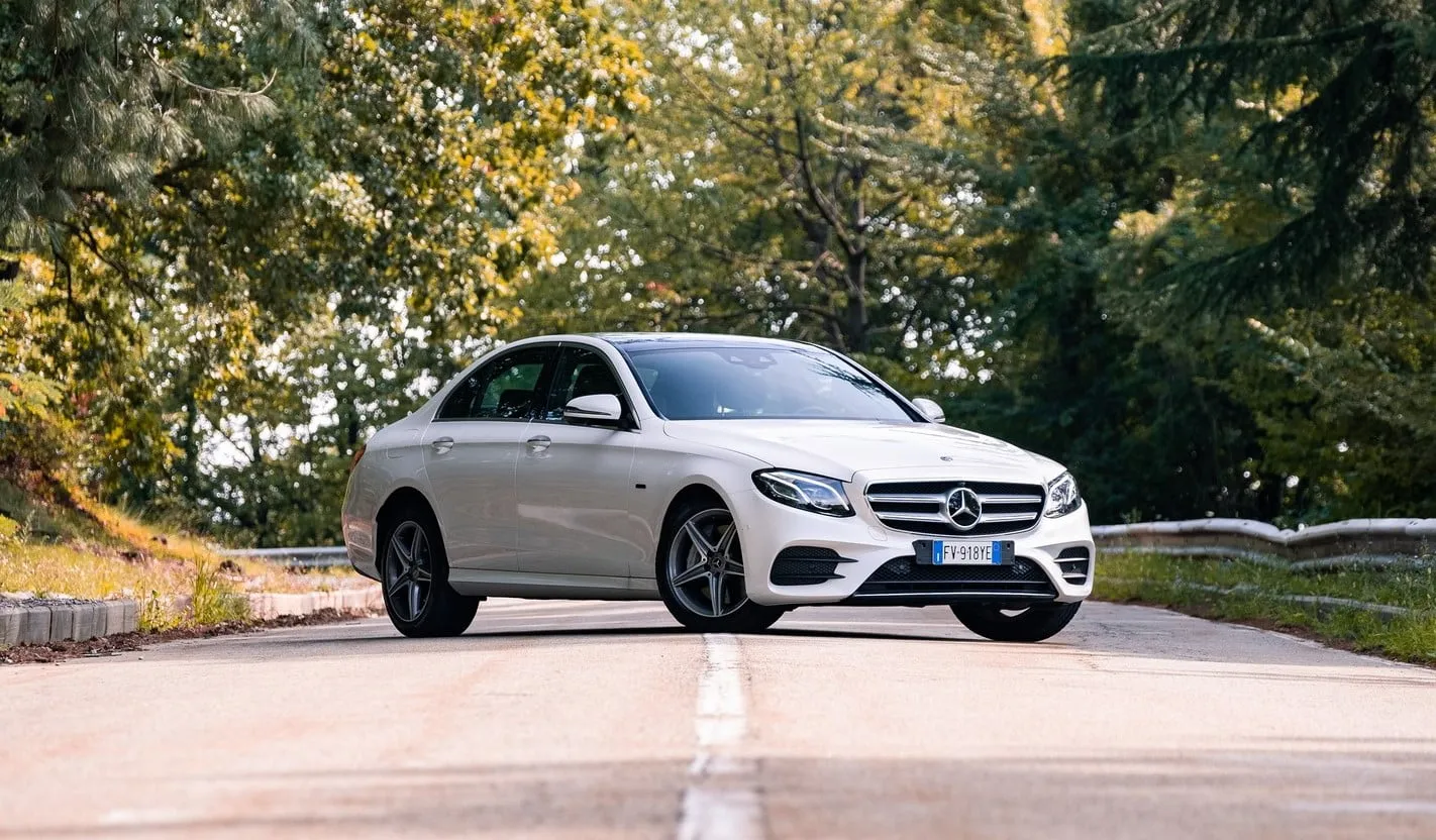 mercedes classee 300de copertina