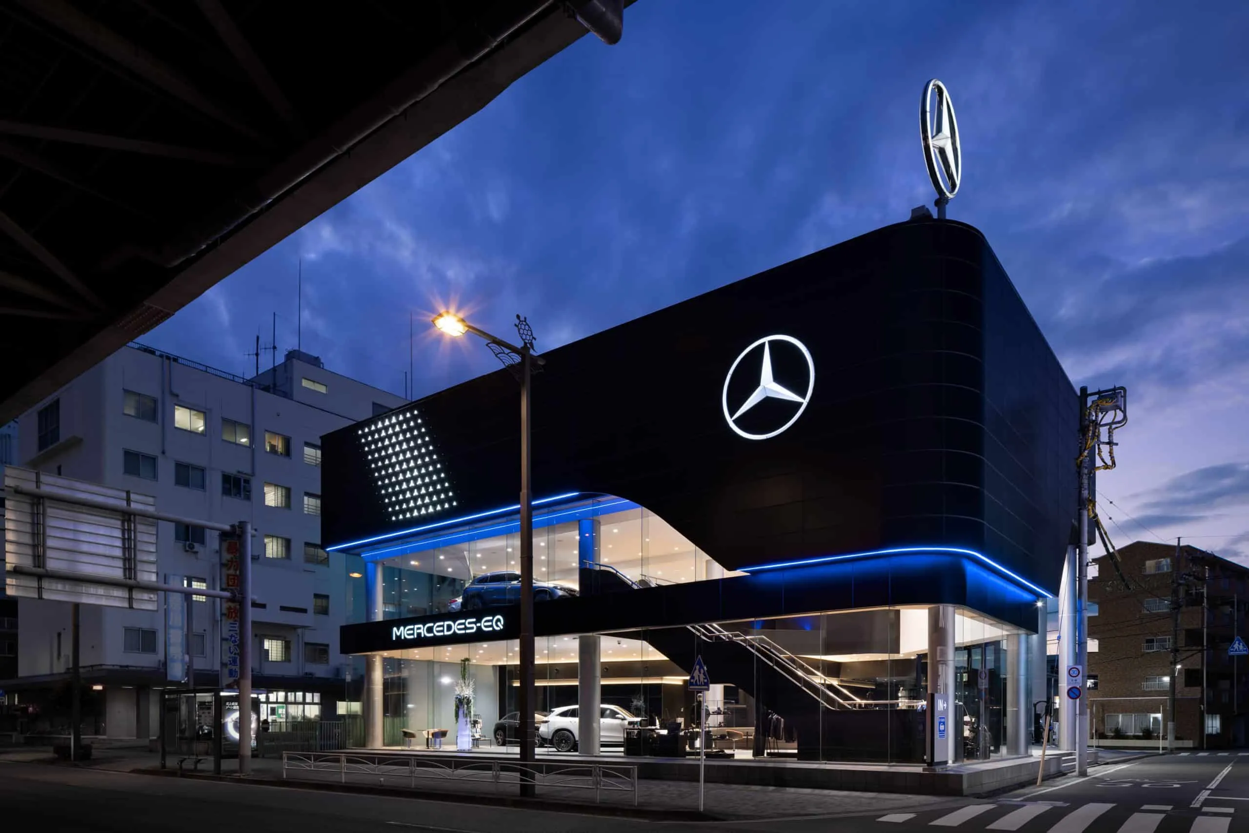 mercedes concessionaria giappone elettrica