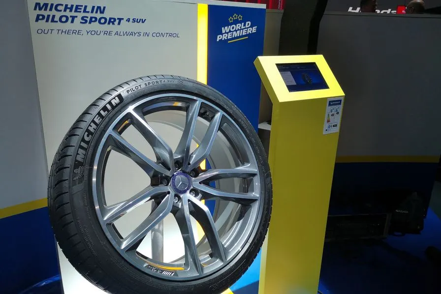 michelin a presente premiere pneu michelin pilot 1