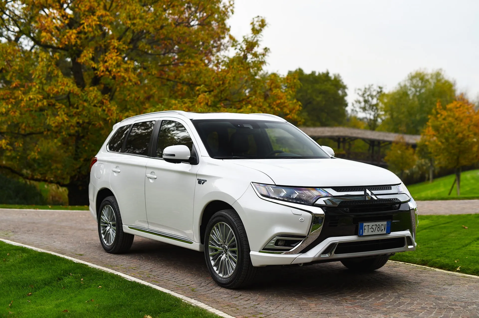mitsubishi outlander phev 07